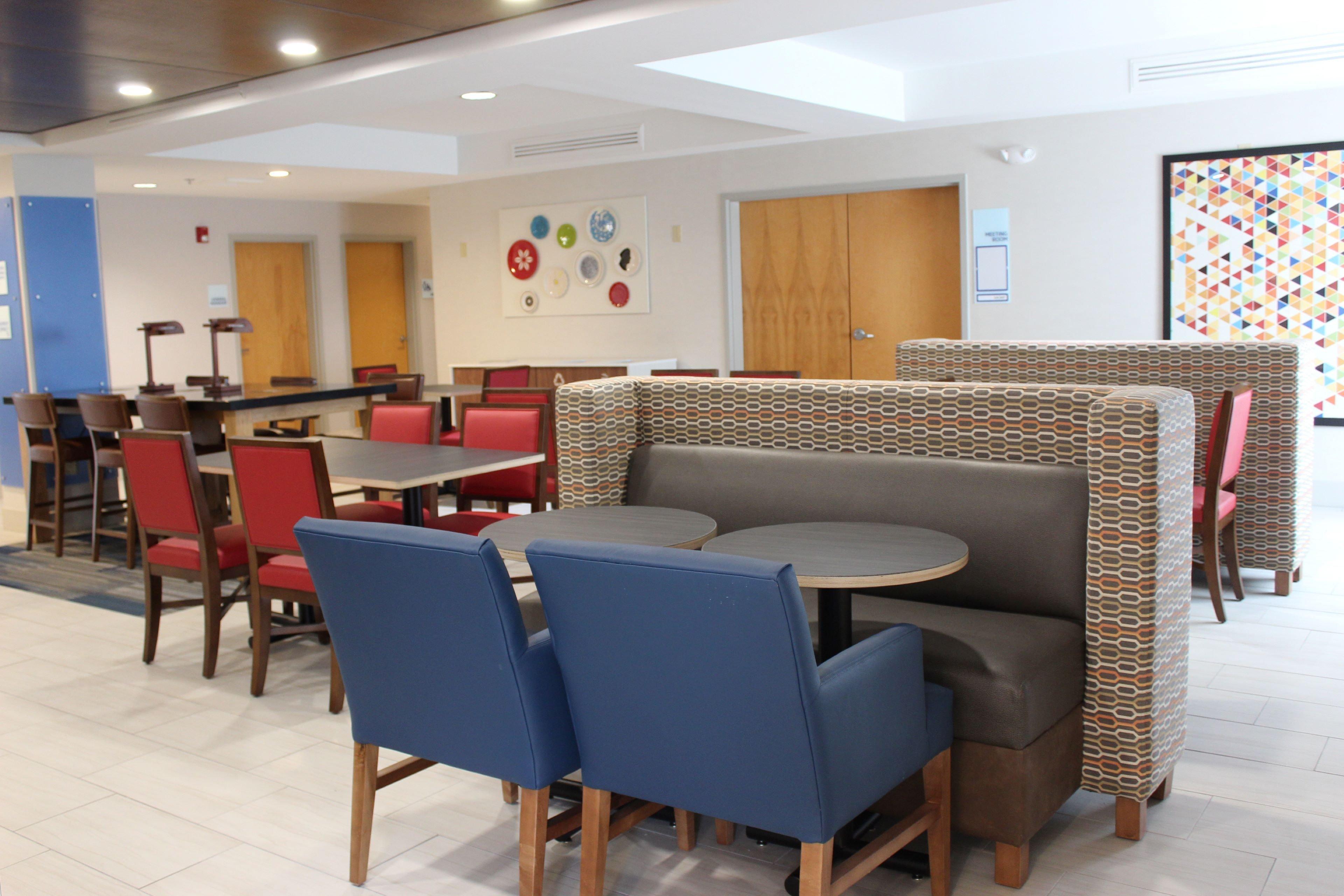 Holiday Inn Express Forest City By Ihg Extérieur photo