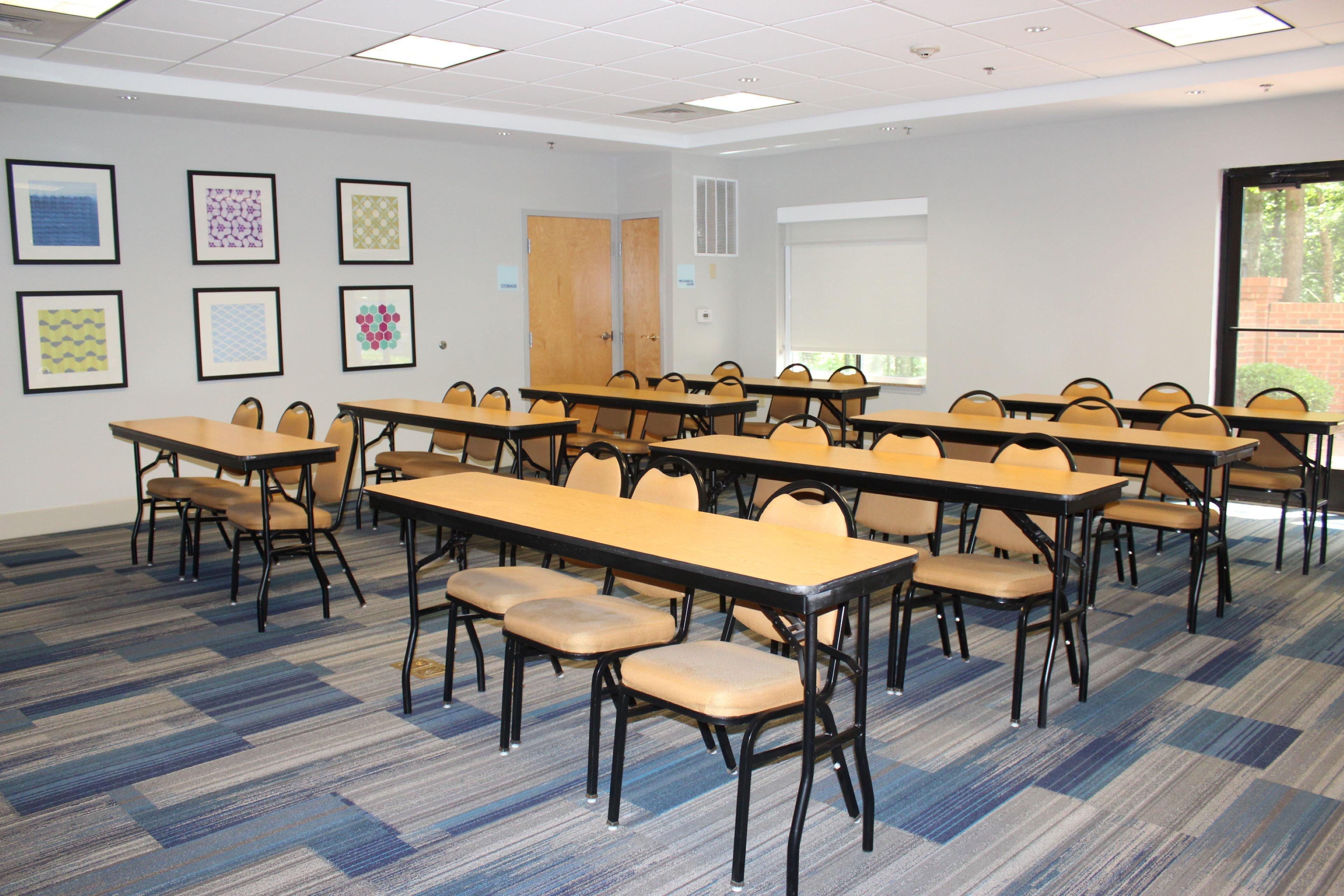 Holiday Inn Express Forest City By Ihg Extérieur photo