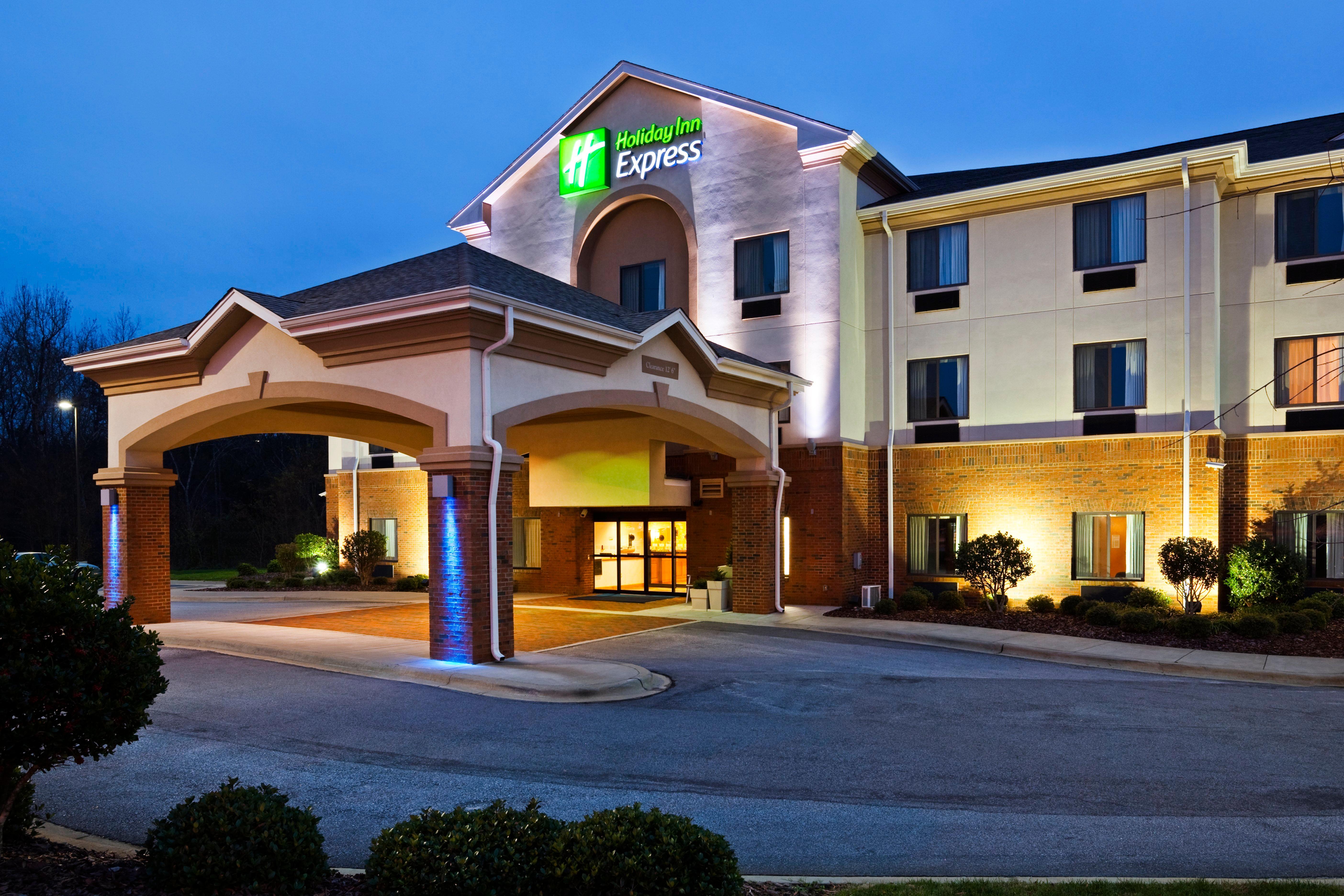 Holiday Inn Express Forest City By Ihg Extérieur photo