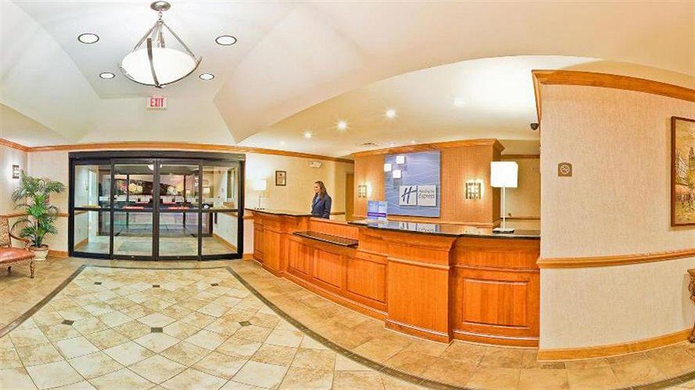 Holiday Inn Express Forest City By Ihg Extérieur photo