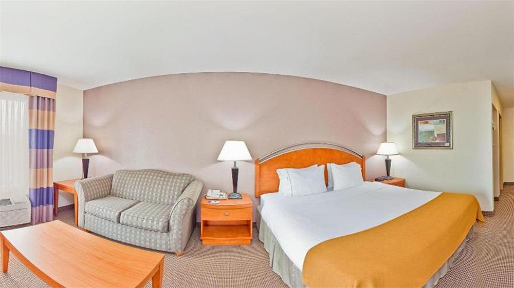 Holiday Inn Express Forest City By Ihg Extérieur photo